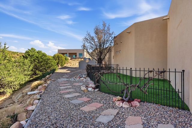8 La Entrada, Placitas, NM 87043