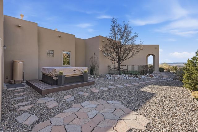 8 La Entrada, Placitas, NM 87043