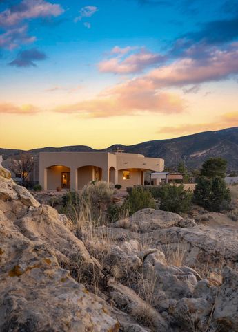 8 La Entrada, Placitas, NM 87043