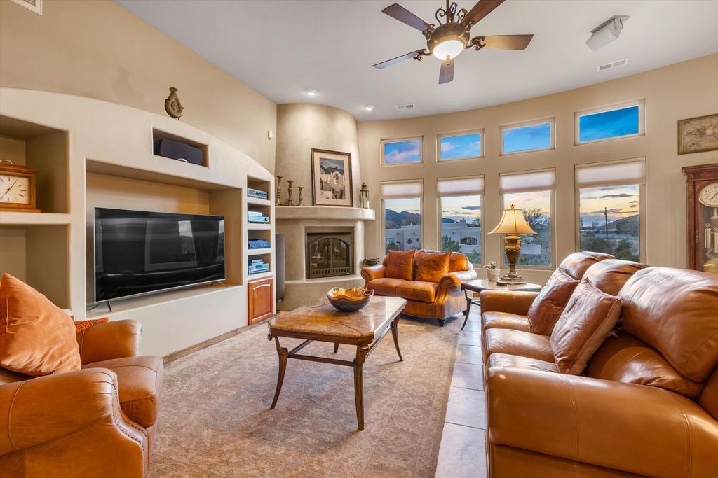 Image 11 of property listing at 8 La Entrada, Placitas, NM 87043