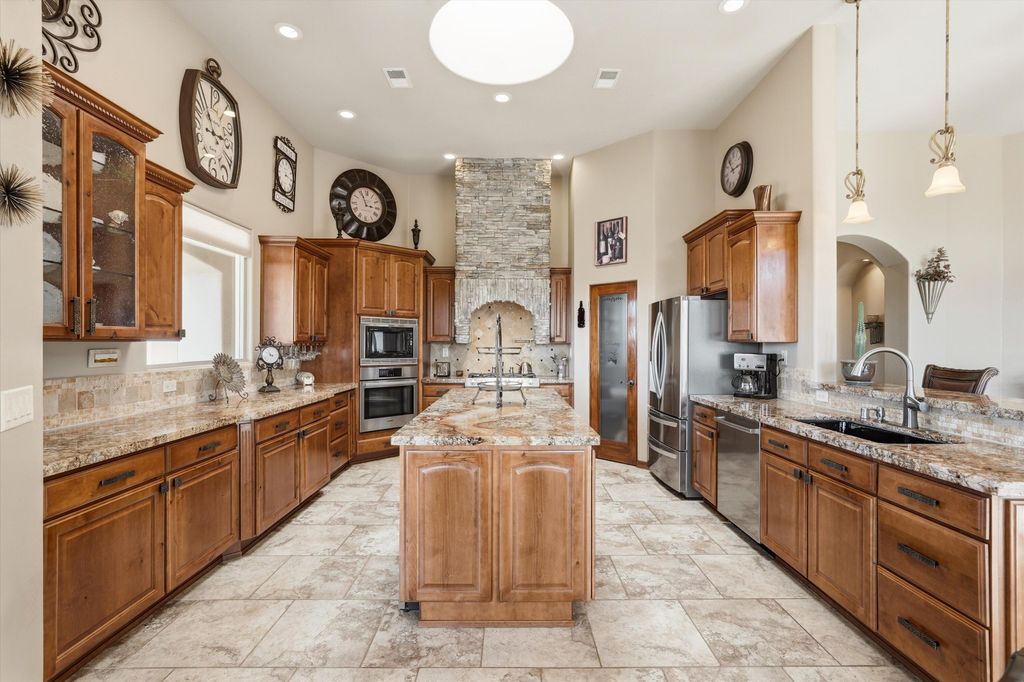 Image 18 of property listing at 8 La Entrada, Placitas, NM 87043