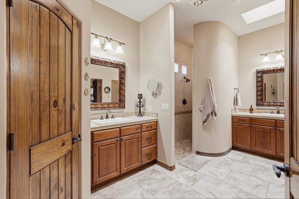 Image 31 of property listing at 8 La Entrada, Placitas, NM 87043