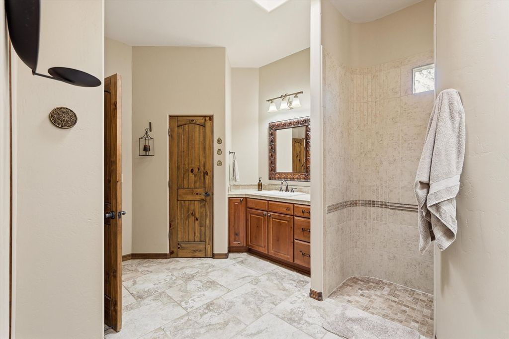 Image 34 of property listing at 8 La Entrada, Placitas, NM 87043