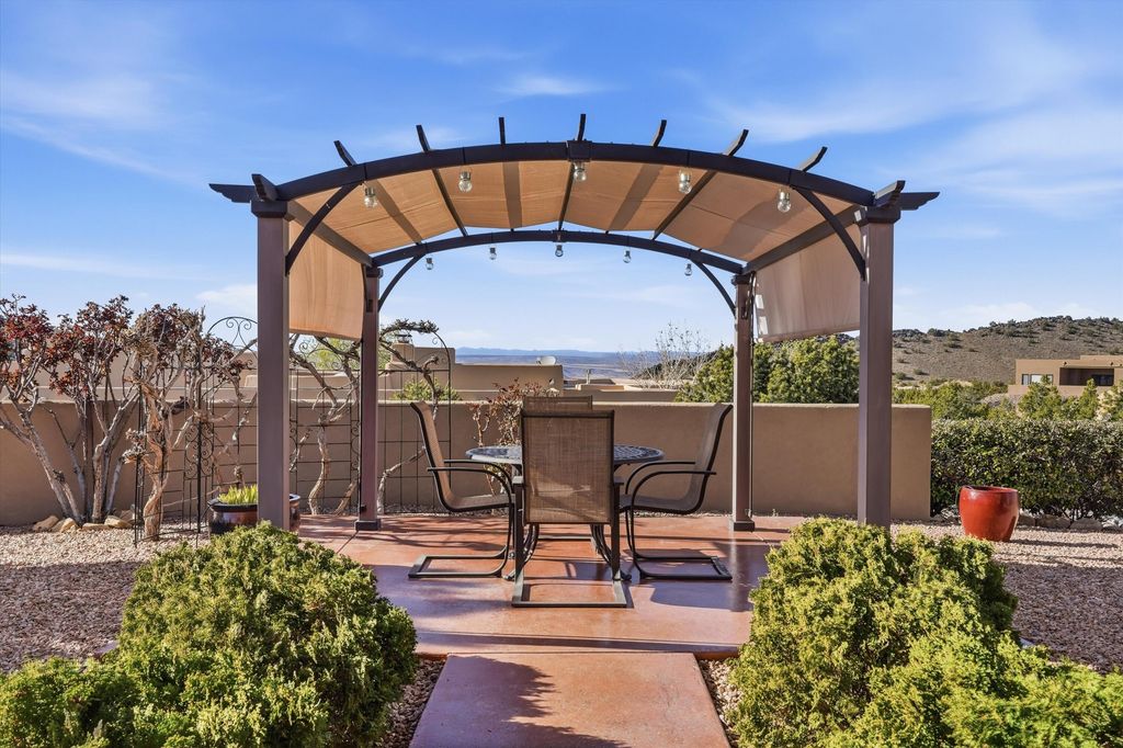 Image 44 of property listing at 8 La Entrada, Placitas, NM 87043