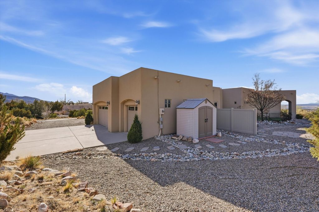 Image 63 of property listing at 8 La Entrada, Placitas, NM 87043