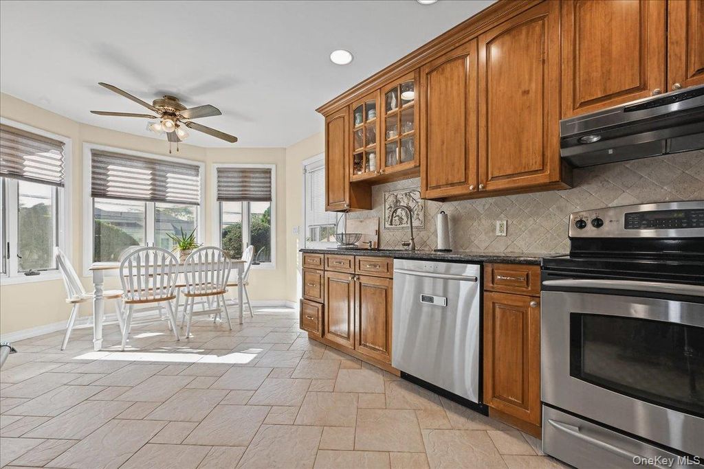 698 Edgewood Drive, Westbury, NY 11590 — photo 5