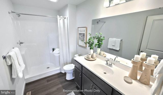 8 N CONIFER DR, Elizabethtown, PA 17022