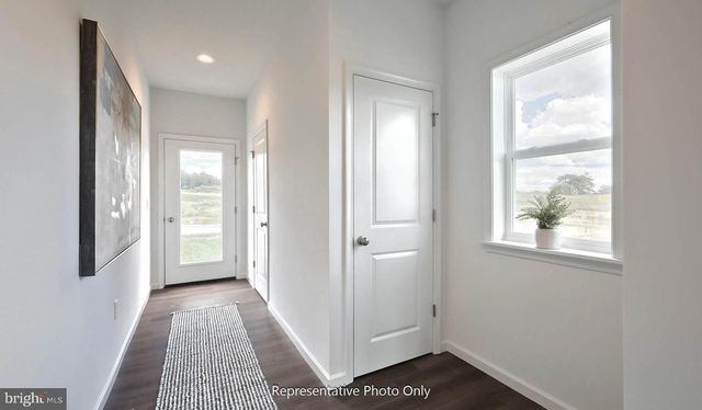 8 N CONIFER DR, Elizabethtown, PA 17022