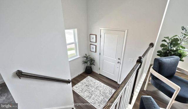 8 N CONIFER DR, Elizabethtown, PA 17022