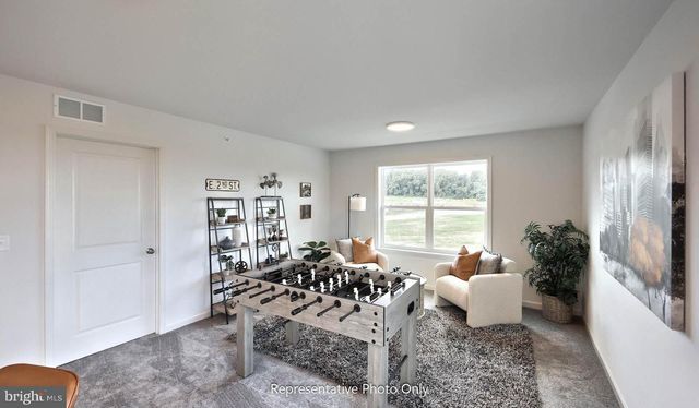 8 N CONIFER DR, Elizabethtown, PA 17022