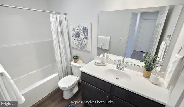8 N CONIFER DR, Elizabethtown, PA 17022