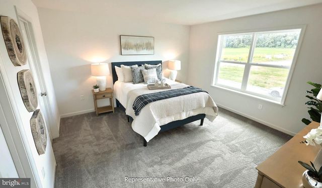 8 N CONIFER DR, Elizabethtown, PA 17022