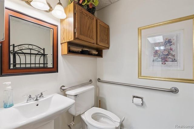 1117 Villa Linde Court, Flint, MI 48532