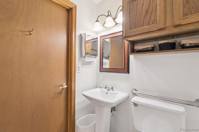 1117 Villa Linde Court, Flint, MI 48532