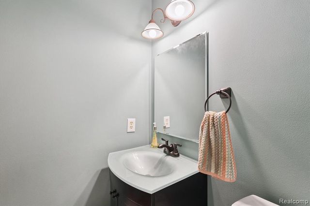 1117 Villa Linde Court, Flint, MI 48532