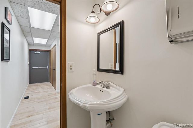 1117 Villa Linde Court, Flint, MI 48532