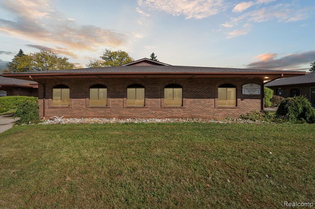 1117 Villa Linde Court, Flint, MI 48532