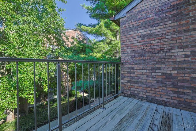 1544 W Galbraith Road, North College Hill, OH 45231