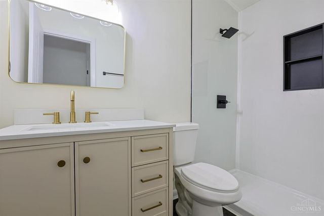 1544 W Galbraith Road, North College Hill, OH 45231