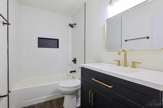 1544 W Galbraith Road, North College Hill, OH 45231