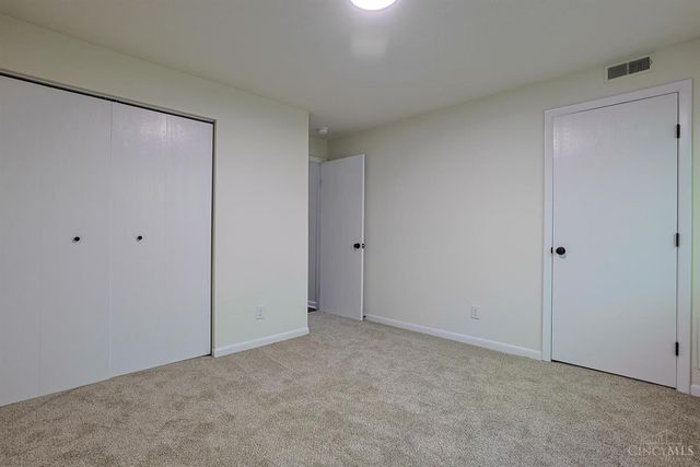 1544 W Galbraith Road, North College Hill, OH 45231