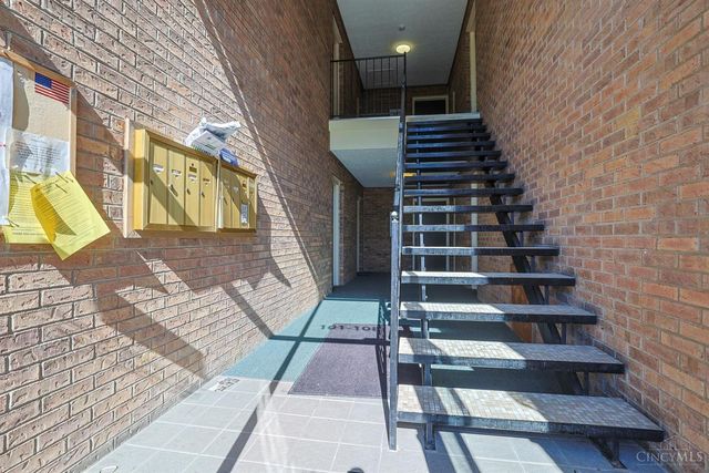 1544 W Galbraith Road, North College Hill, OH 45231