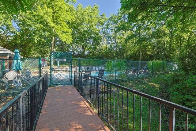 1544 W Galbraith Road, North College Hill, OH 45231