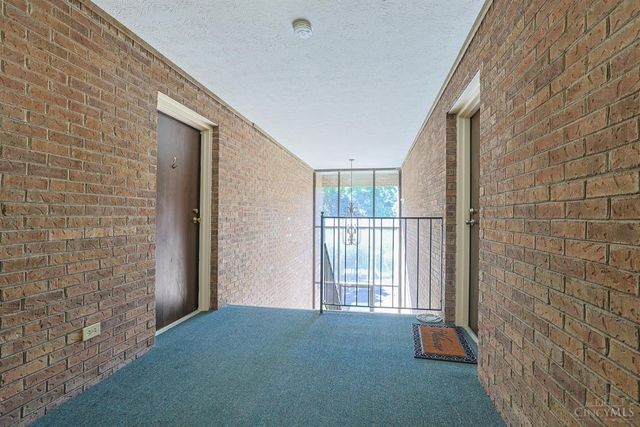 1544 W Galbraith Road, North College Hill, OH 45231