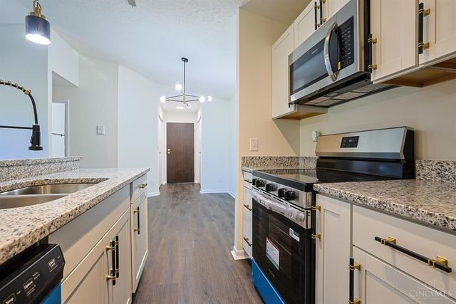 1544 W Galbraith Road, North College Hill, OH 45231