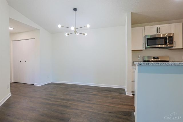 1544 W Galbraith Road, North College Hill, OH 45231