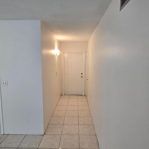 5420 NW 11th Street 202, Plantation, FL 33313