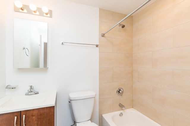 4044 N Milwaukee Avenue 2, Chicago, IL 60641