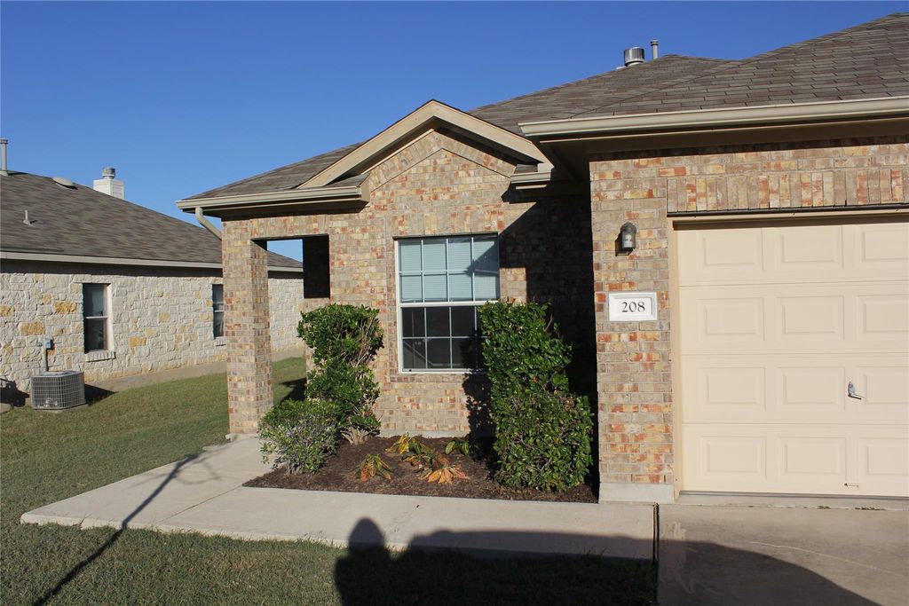 208 Firwood, Kyle, TX 78640