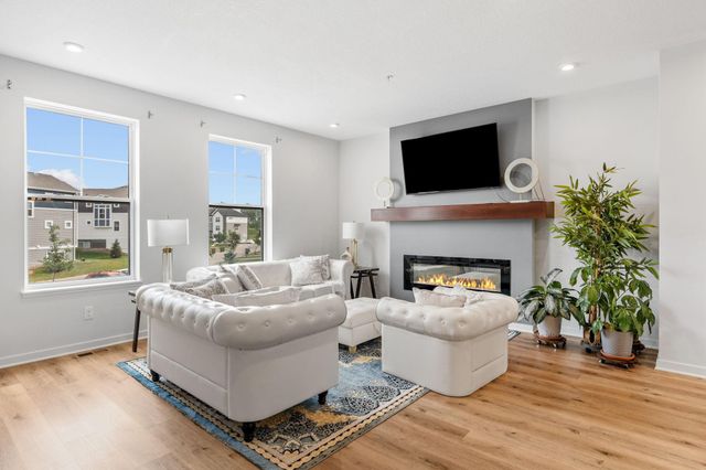 8612 Kenyon Court NE B, Blaine, MN 55434