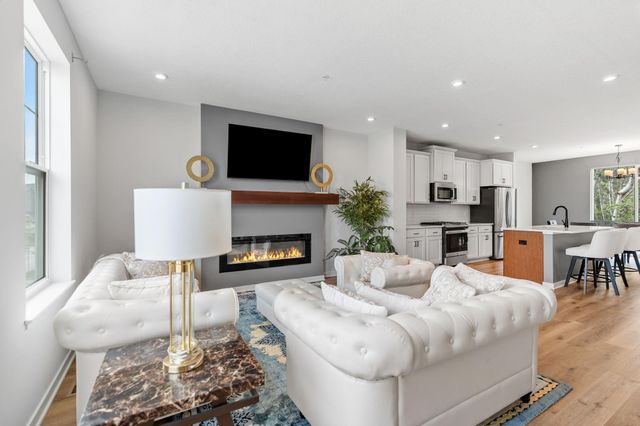 8612 Kenyon Court NE B, Blaine, MN 55434