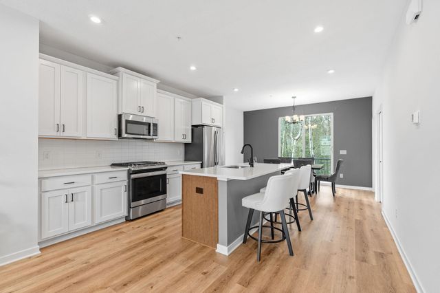 8612 Kenyon Court NE B, Blaine, MN 55434