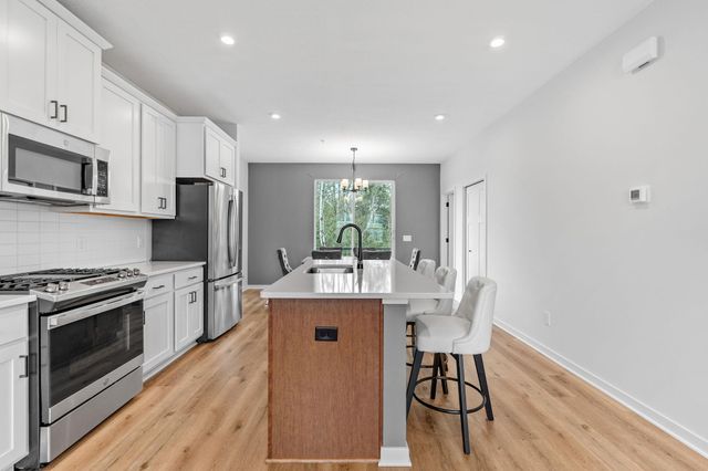 8612 Kenyon Court NE B, Blaine, MN 55434