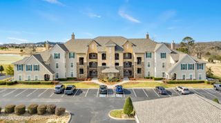 555 Rarity Bay Pkwy, APT 105, Vonore, TN 37885