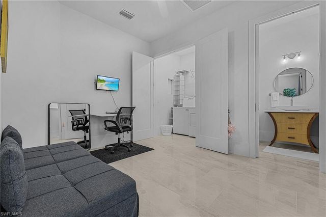 2499 Pine ST, Naples, FL 34112