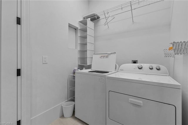 2499 Pine ST, Naples, FL 34112