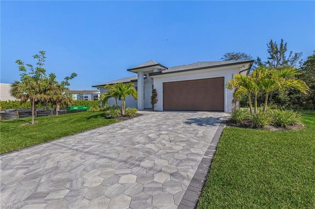 2499 Pine ST, Naples, FL 34112