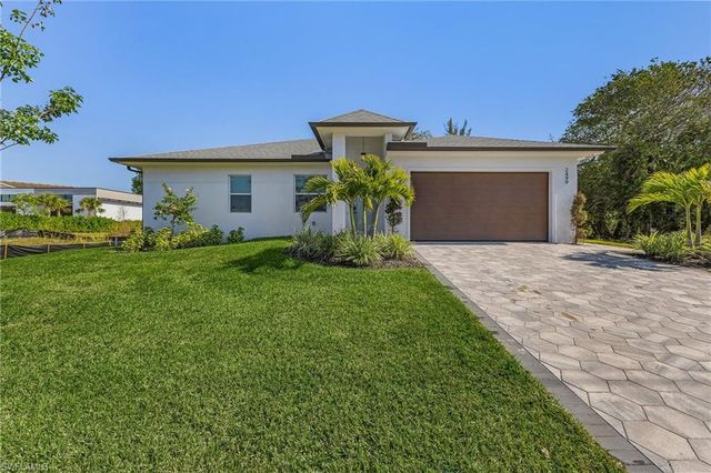 2499 Pine ST, Naples, FL 34112