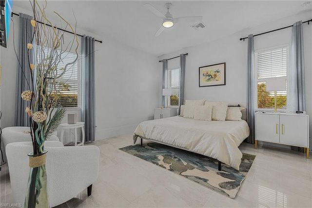 2499 Pine ST, Naples, FL 34112