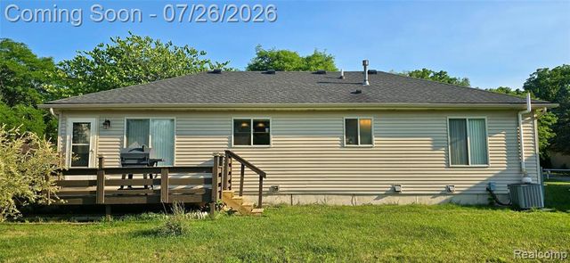 977 Town Trail, Pinckney, MI 48169