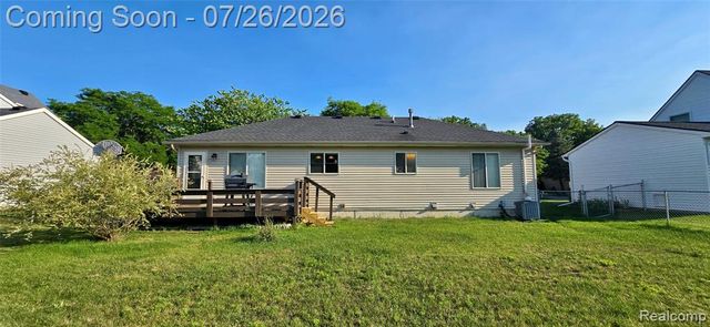 977 Town Trail, Pinckney, MI 48169