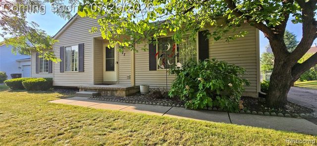 977 Town Trail, Pinckney, MI 48169