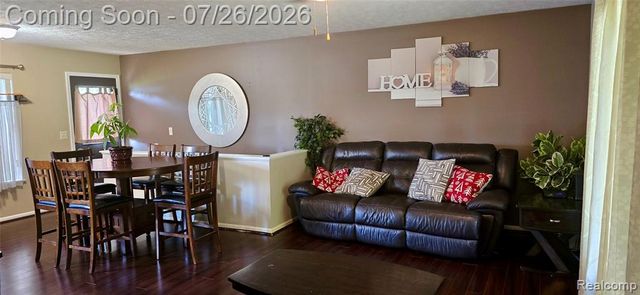 977 Town Trail, Pinckney, MI 48169
