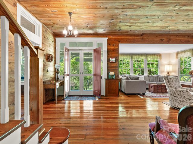 300 Ivy Terrace Drive, Saluda, NC 28773