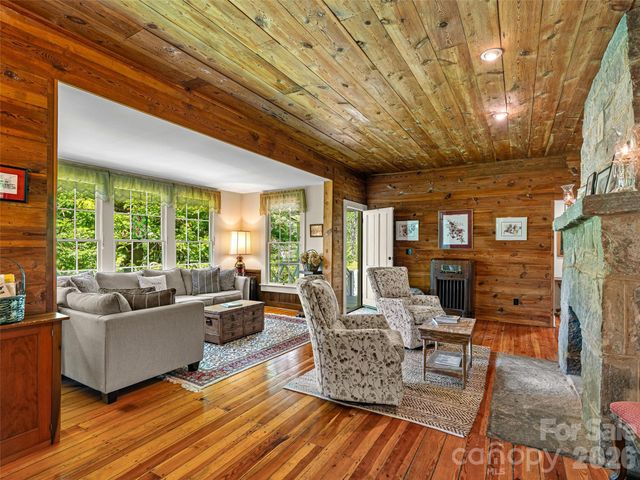 300 Ivy Terrace Drive, Saluda, NC 28773