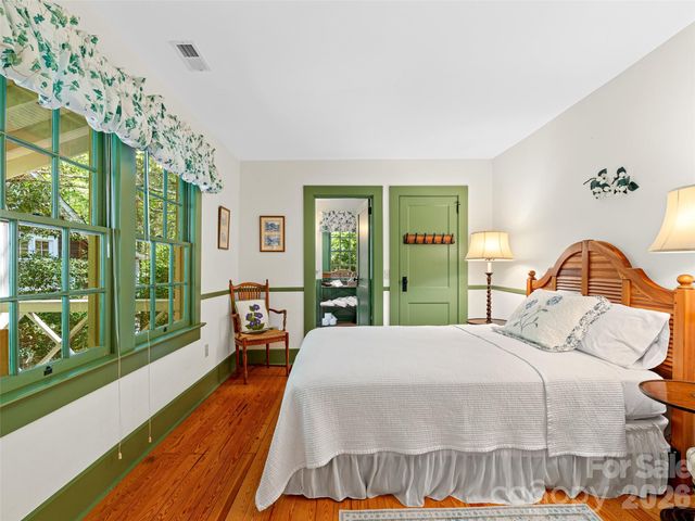 300 Ivy Terrace Drive, Saluda, NC 28773